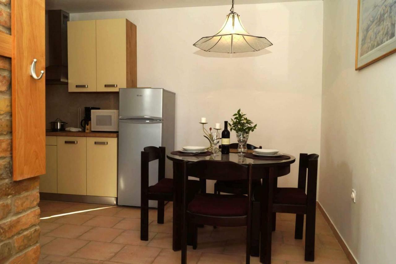 Апартаменты Apartman Eric Пула Экстерьер фото
