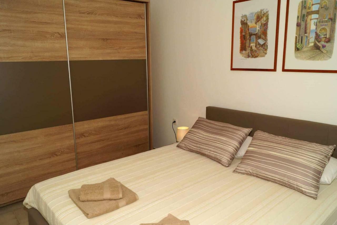 Апартаменты Apartman Eric Пула Экстерьер фото