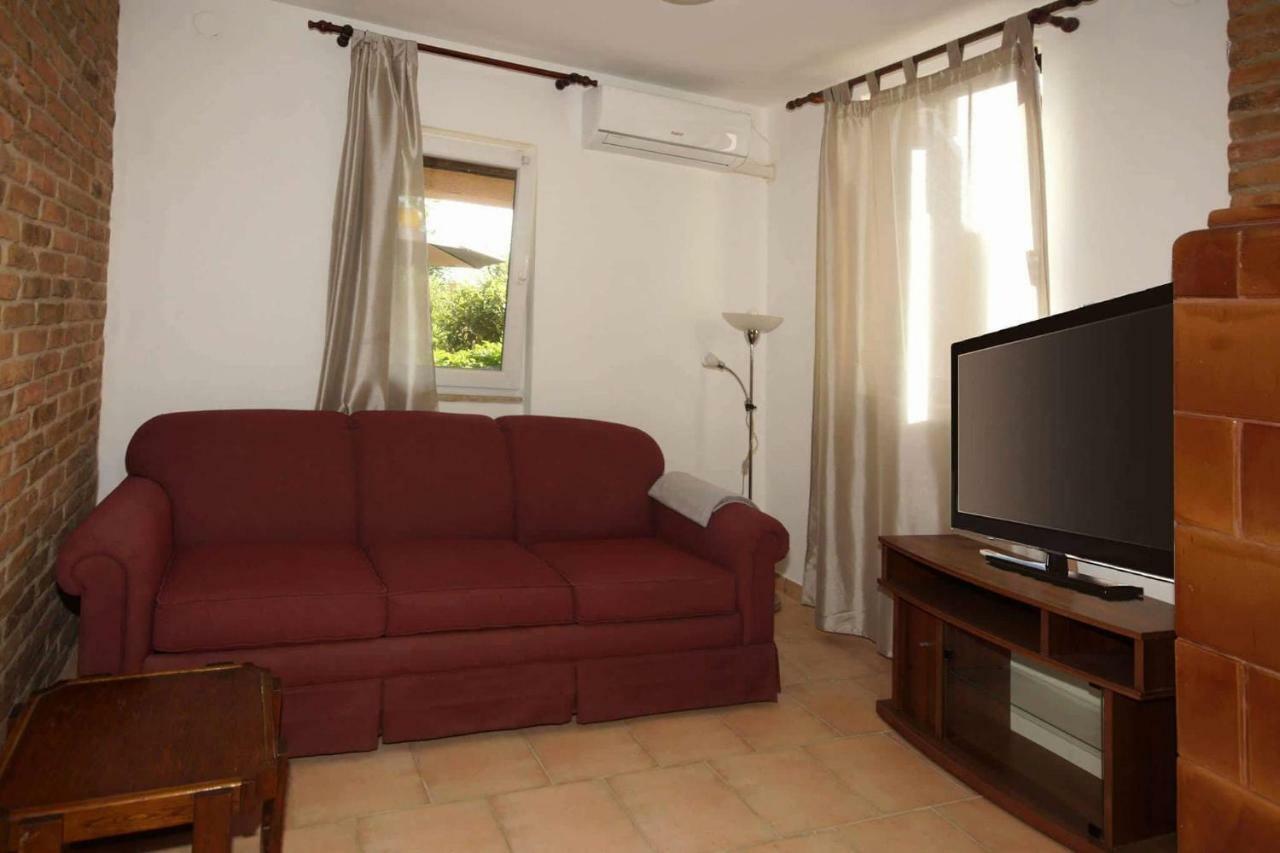 Апартаменты Apartman Eric Пула Экстерьер фото